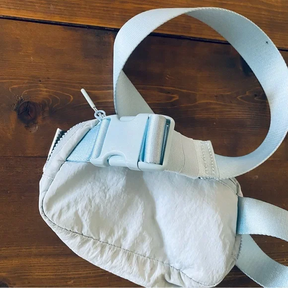 Lululemon Powder Blue 1L Everywhere Belt Bag - Picture 12 of 15